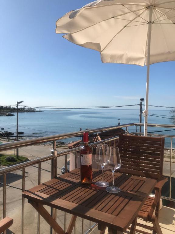 Apartman Voch, Zambratija