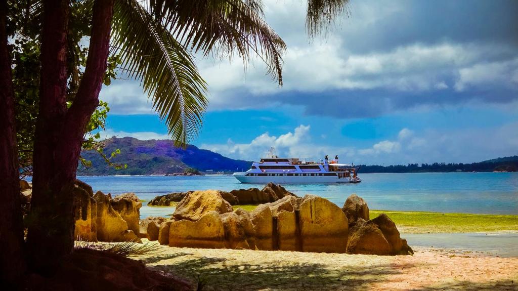 GYR- amazing sychelle-cruise - 빅토리아, 세이셸 가격과 리뷰 - Planet of Hotels Gyr- Amazing Sychelle-Cruise - 빅토리아, 세이셸 가격과 리뷰 - Planet Of Hotels