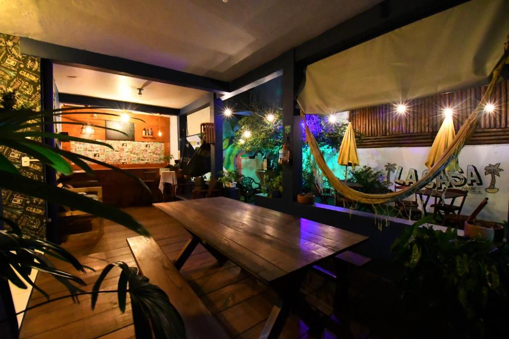 Best Price on La Casa Hostel in Arraial do Cabo + Reviews!