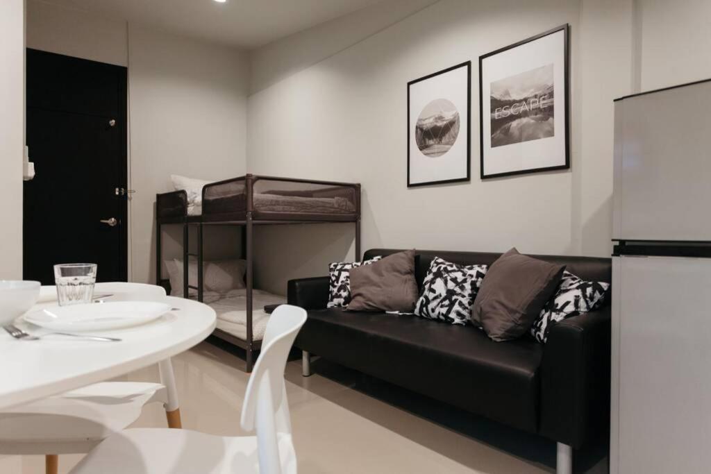 S3 Silom26 · S3 Silom central, large room, full kitchen, WIFI, photo