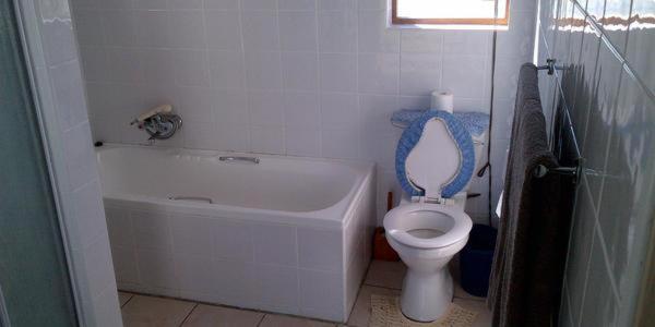 Gansbaai Lodge & Backpackers photo
