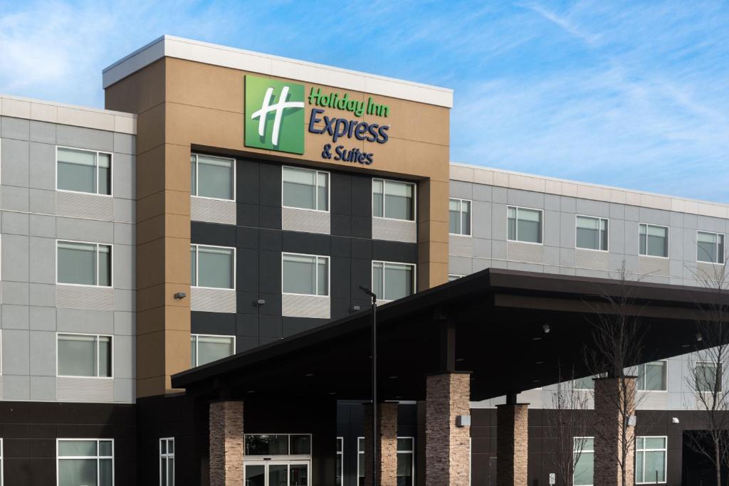 Holiday Inn Express & Suites West Edmonton-Mall Area photo