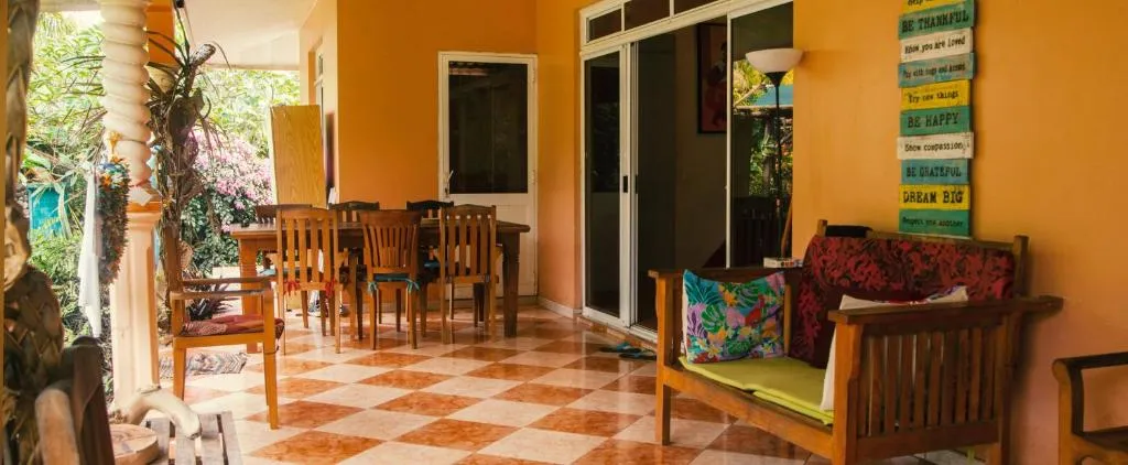 Fare Om, hotel in Pihaena