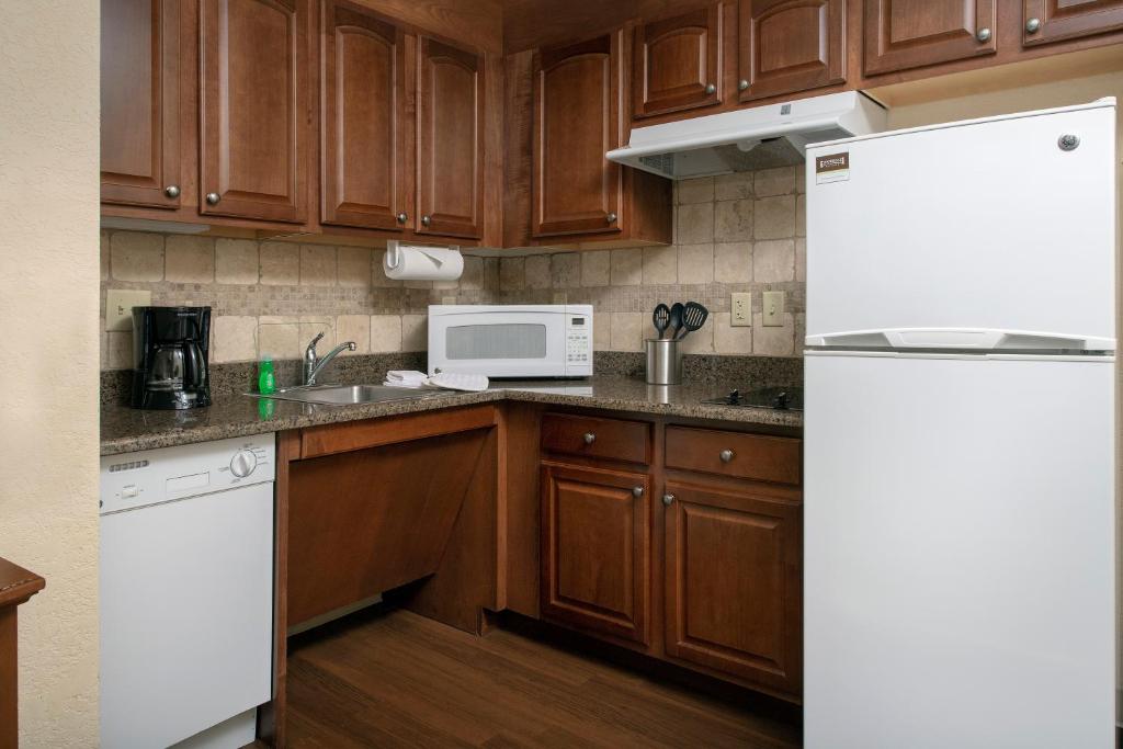 Staybridge Suites North Brunswick Photo 9
