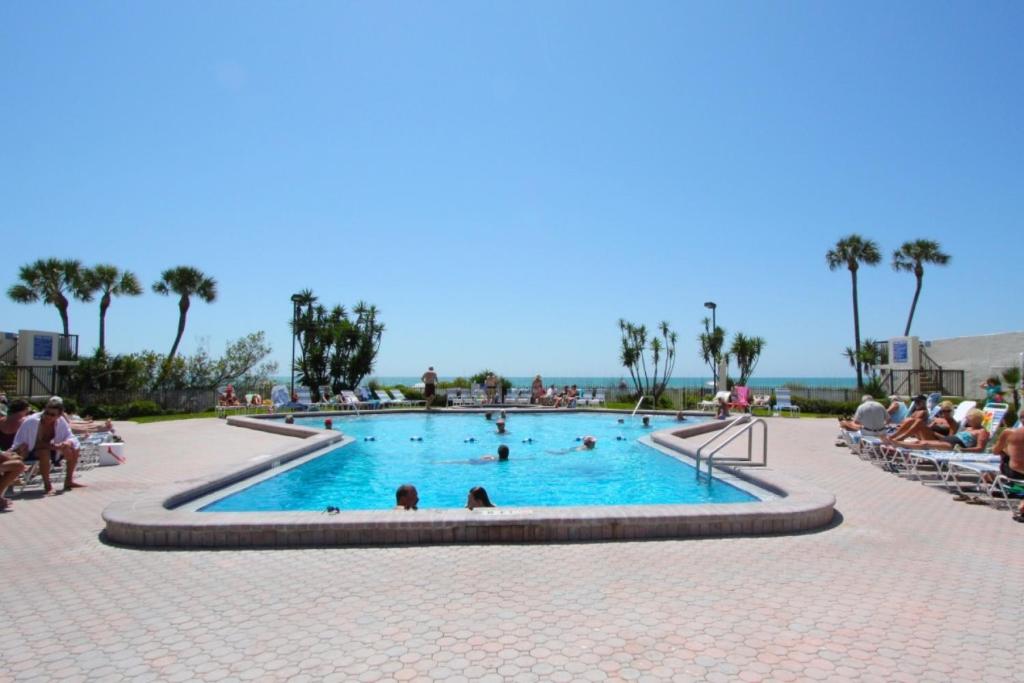 Popular attractions Area Nearby Property