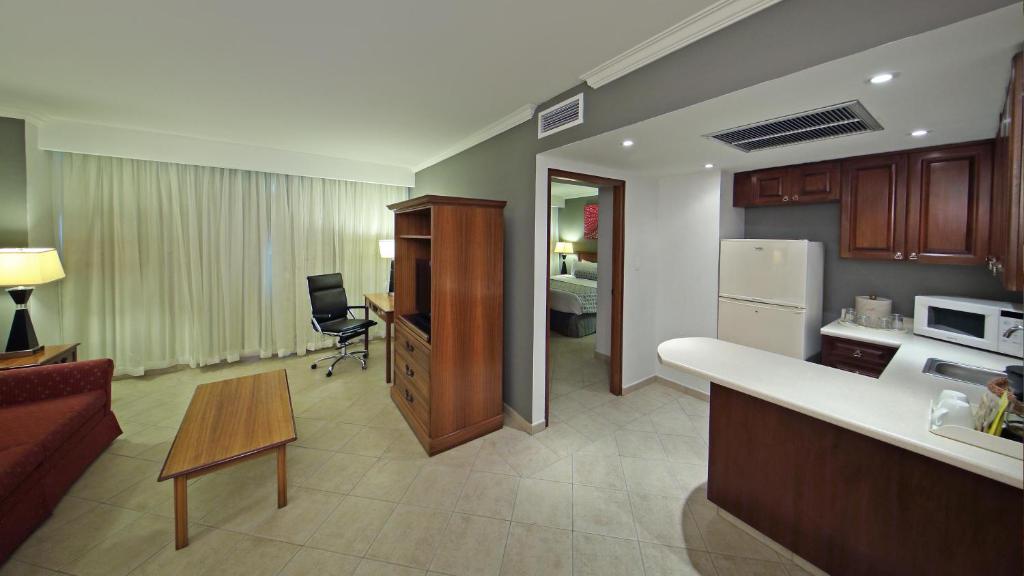 Crowne Plaza Panama photo