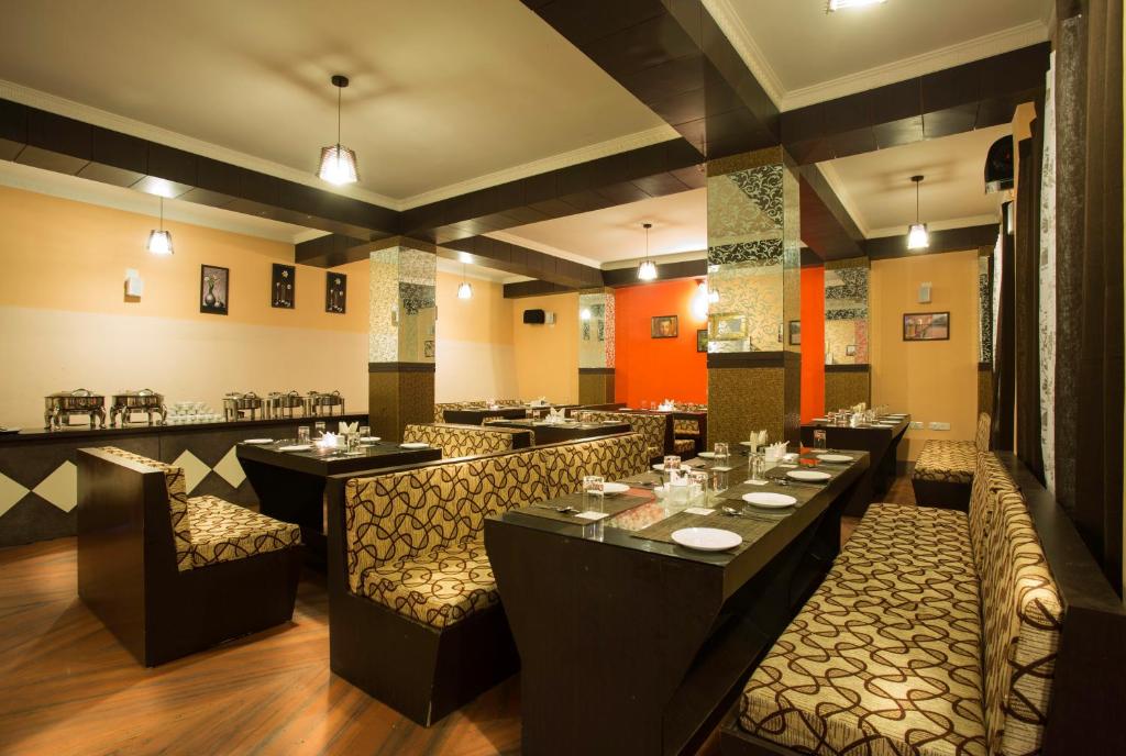 Hotel Golden Star Continental photo