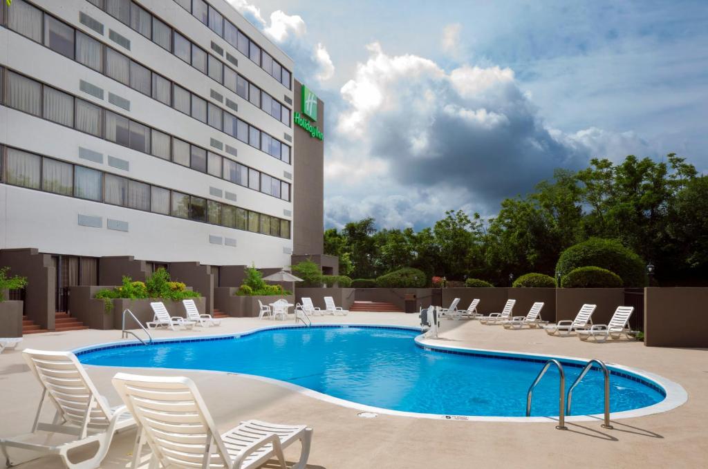 Holiday Inn Johnson City By IHG スイミングプール