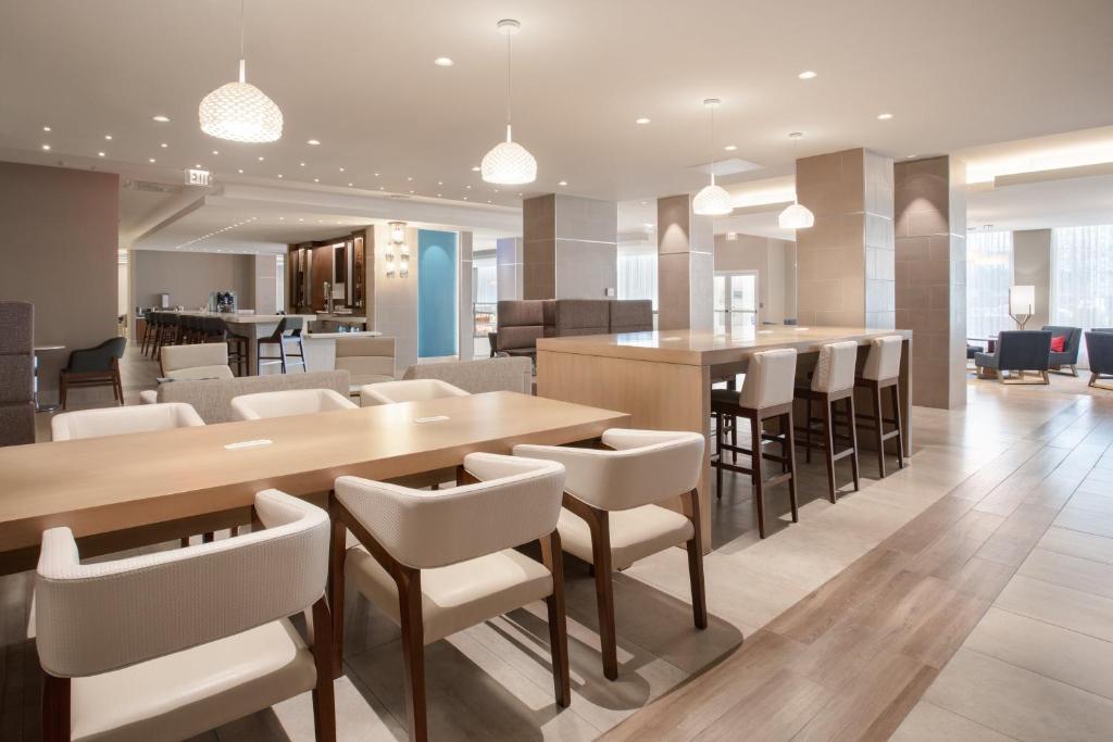 ホリデイ イン ロサンゼルス LAX エアポート バイ IHG (Holiday Inn Los Angeles - LAX Airport By IHG) 外観