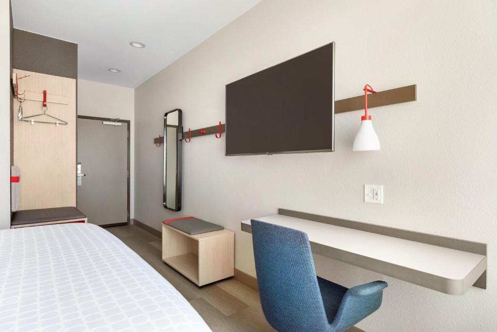 Avid Hotels Beaumont photo