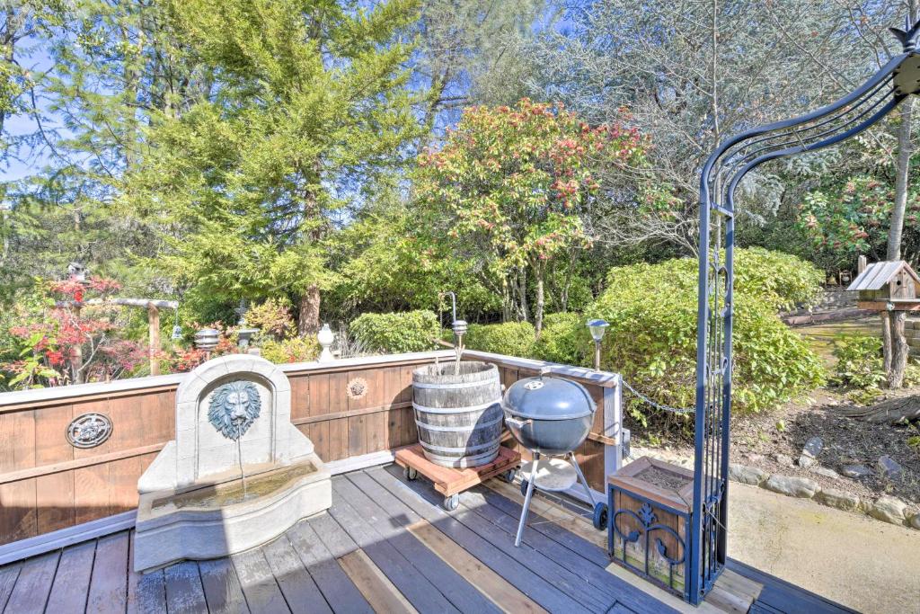 Wine Lovers Garden Oasis in Sutter Creek 전경