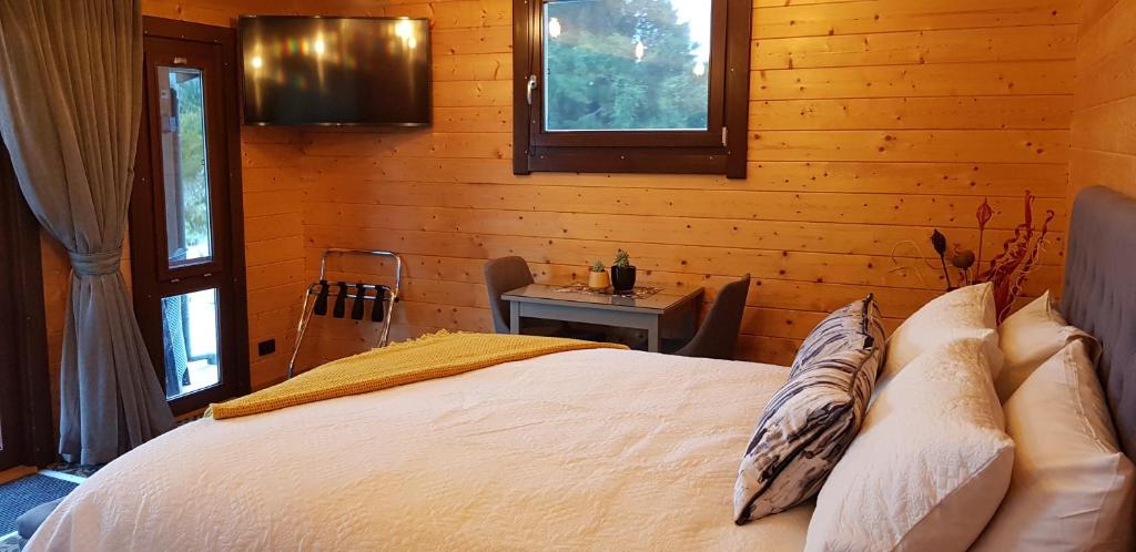 Cosy Cabin in the Paddocks - Breakfast Included photo