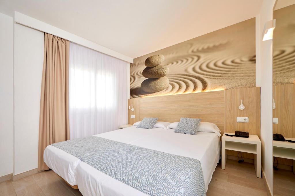 Sun Beach — Hotel rooms in Santa Ponca, Balearic Islands