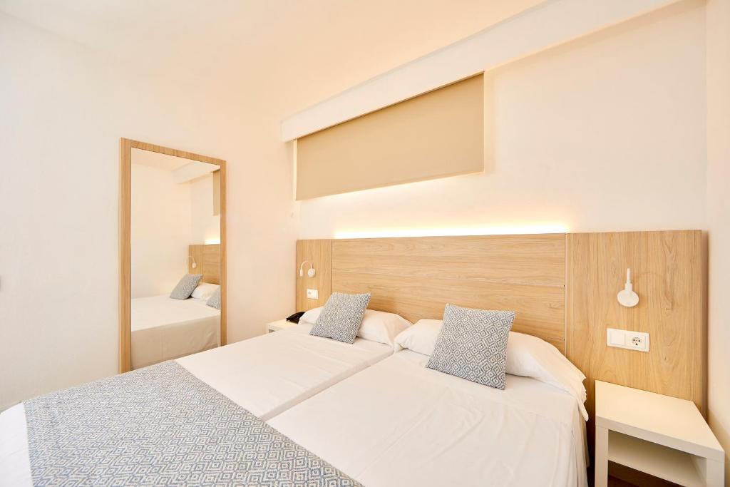 Sun Beach — Hotel rooms in Santa Ponca, Balearic Islands