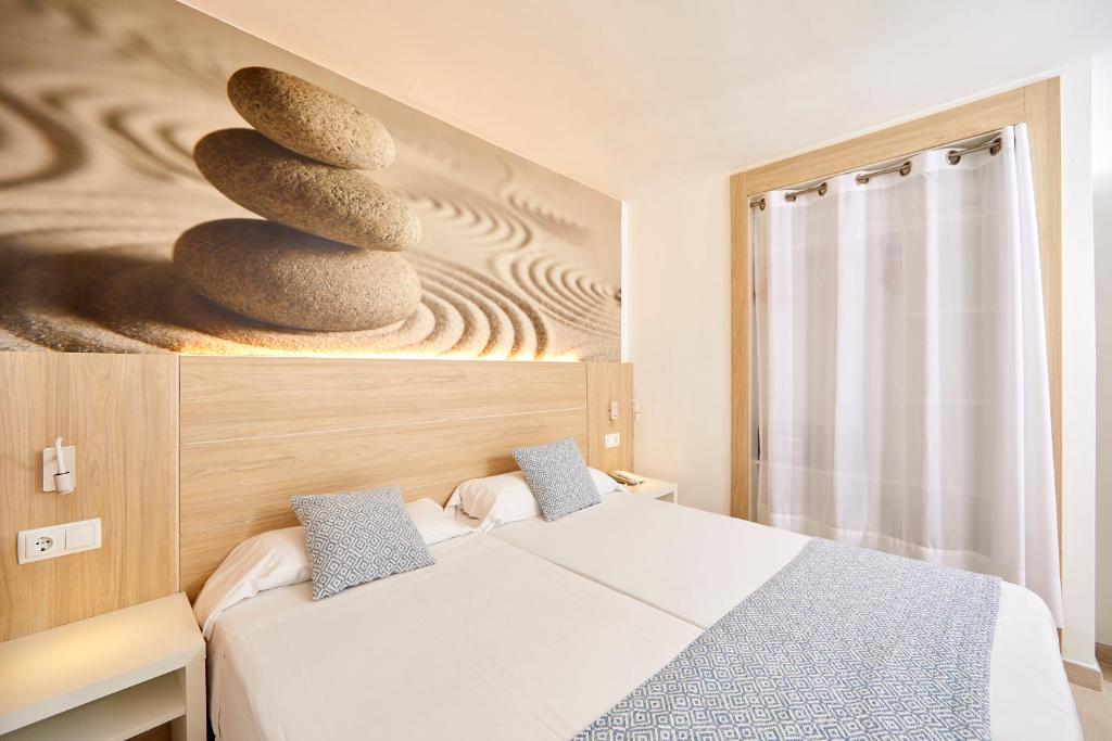 Sun Beach — Hotel rooms in Santa Ponca, Balearic Islands