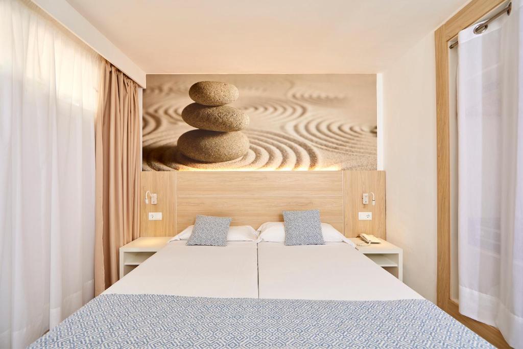Sun Beach — Hotel rooms in Santa Ponca, Balearic Islands