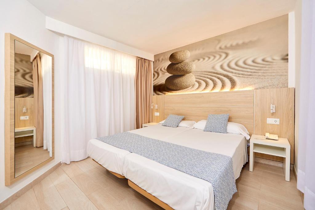 Sun Beach — Hotel rooms in Santa Ponca, Balearic Islands