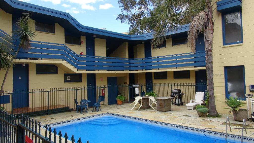 Pathfinder Motel photo