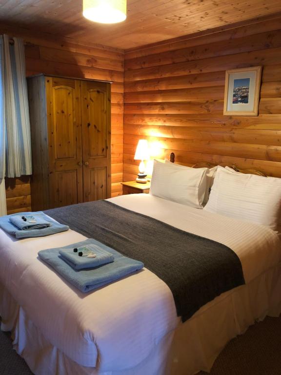 East Crinnis Log Cabin photo 2