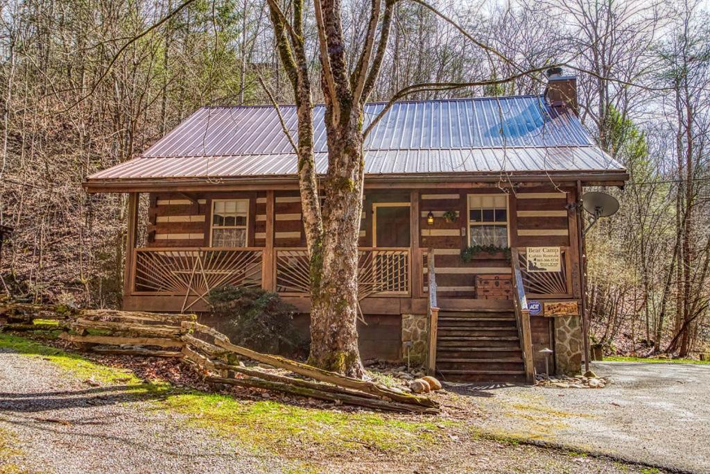 Bear End - Relax in Hot Tub, Specials, FREE Area Attraction Tickets!!!, Sevierville