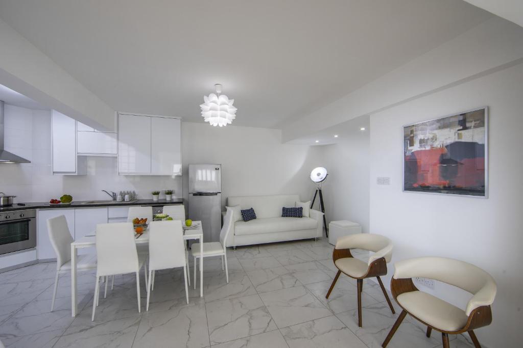 Larnaca Finikoudes Suite photo