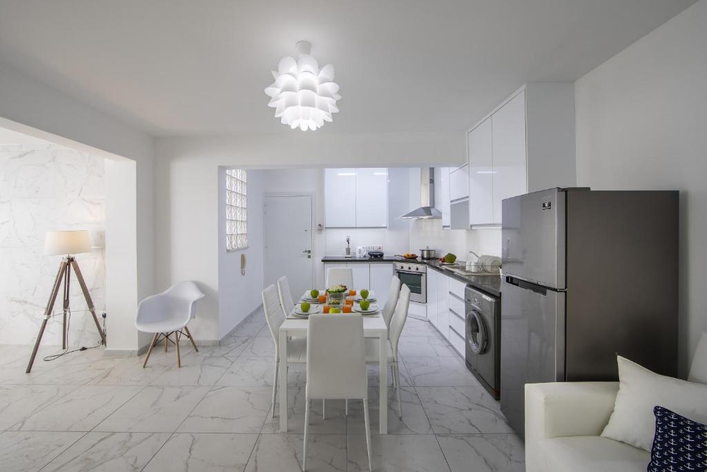 Larnaca Finikoudes Suite photo