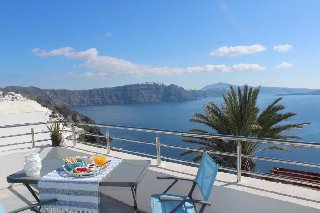 Casa Sigala volcano, Oia