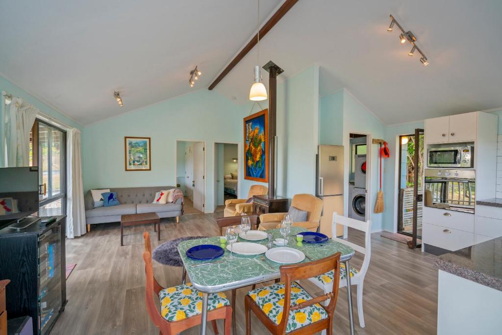 Bluebird Bach - Onemana Holiday Home, Opoutere