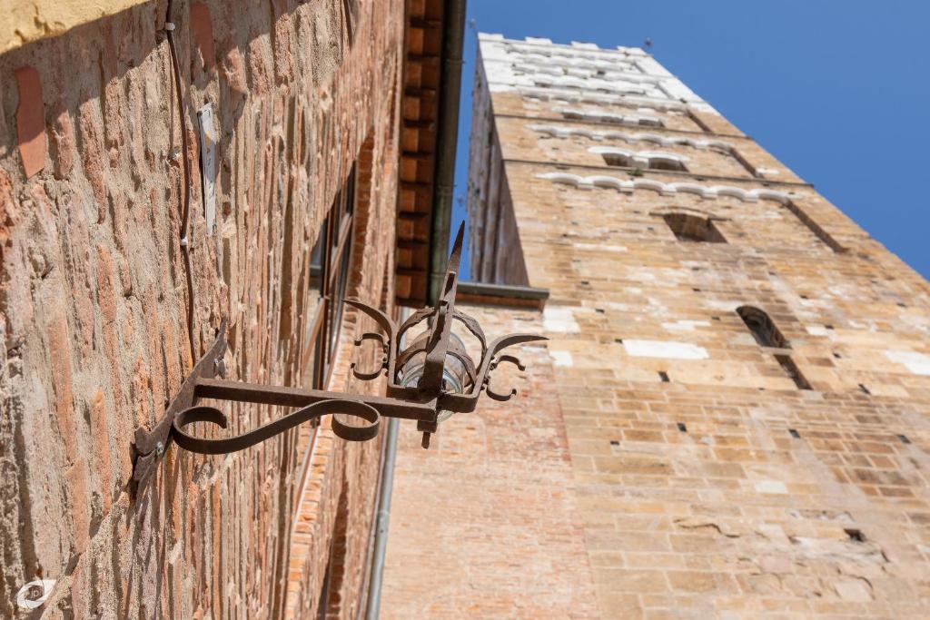 Casa del Campanaro centro storico di Lucca dentro le mura, no bells ringing - 3