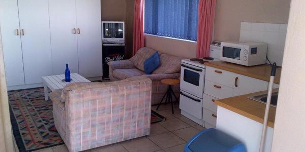 Gansbaai Lodge & Backpackers photo