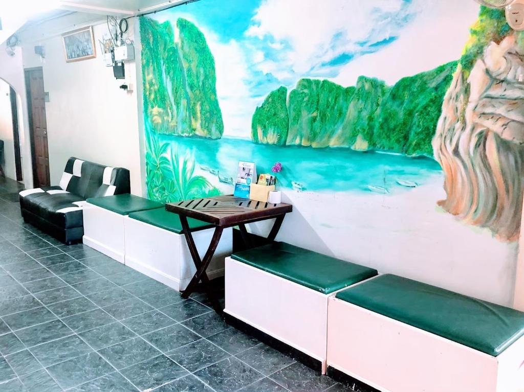Golden Bee Phi Phi 