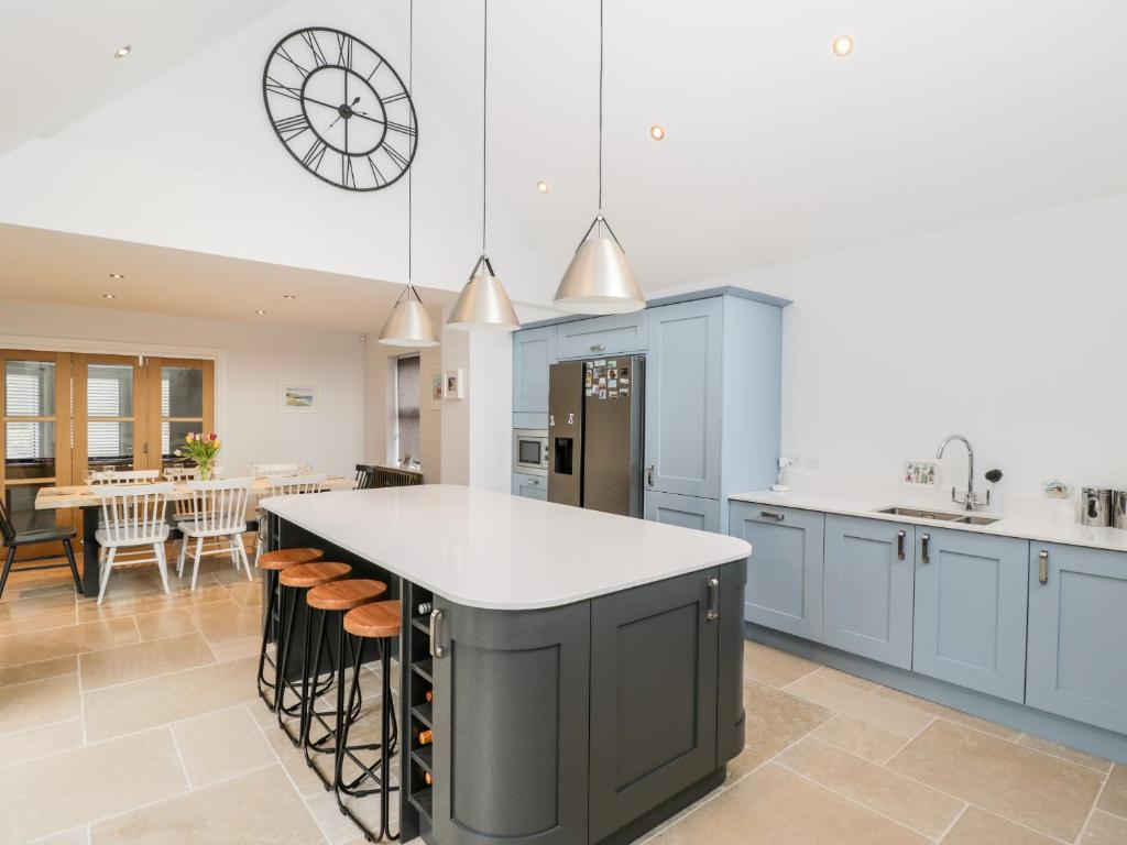 49 Ulwell Road, Swanage photo 3
