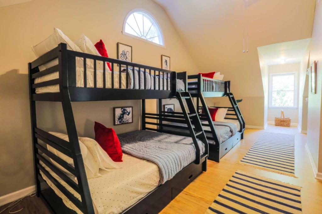 Coastal Escape — Hotel in Folly Beach (SC)