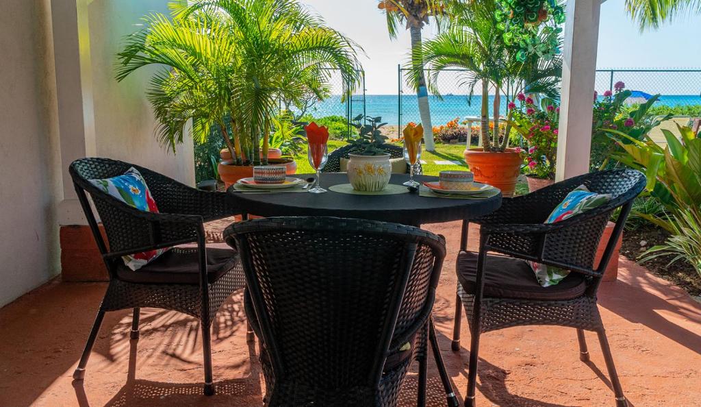 Banyan Beach House Villa photo