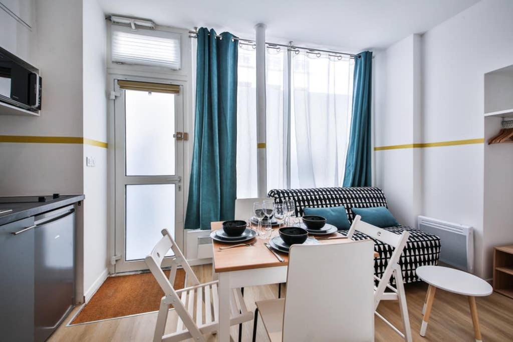 cosy independant studio proche gare et jardin photo