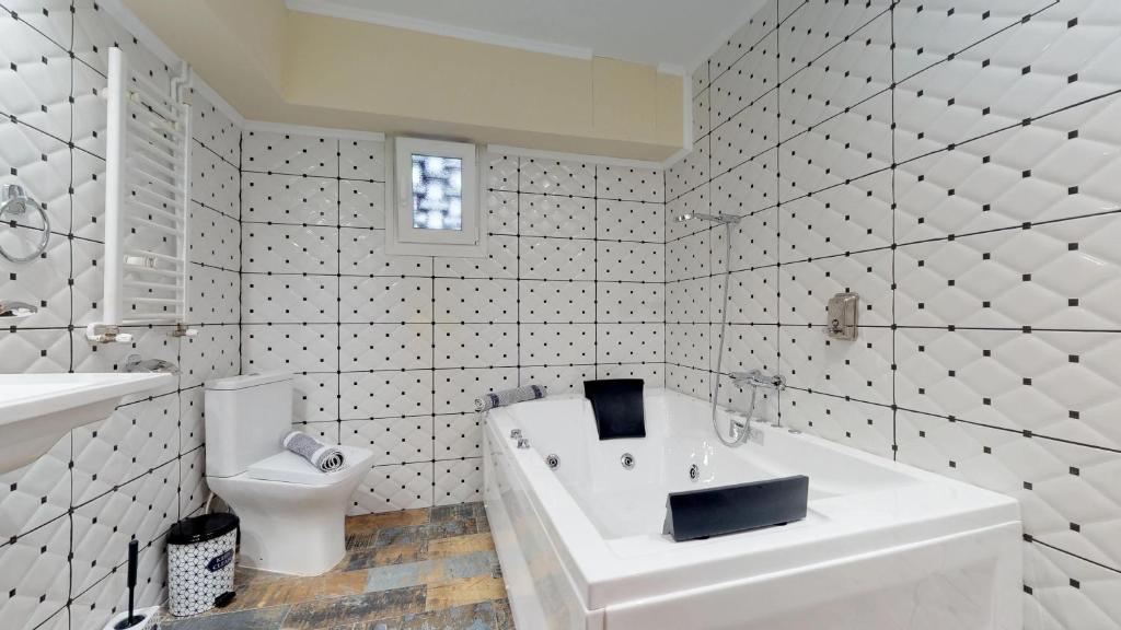Jacuzzi Suites photo