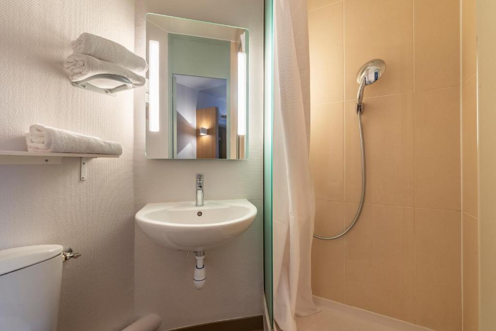 B&B HOTEL Valence Sud photo