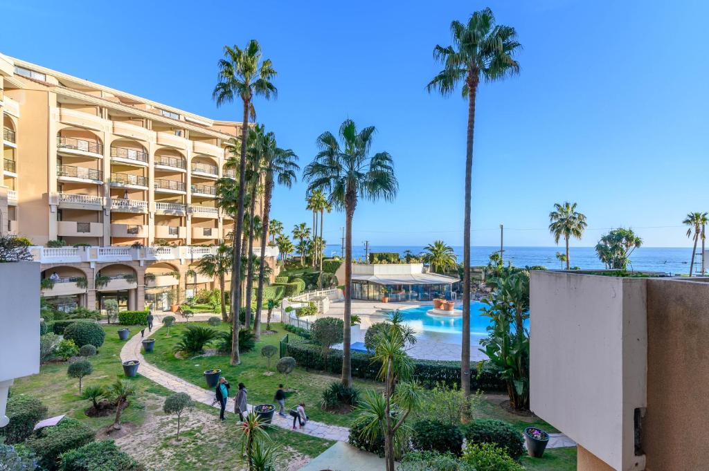 LE PALM AZUR - vue mer sur les iles de Lérins - 1