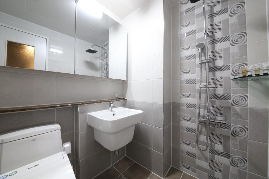 The Mains Hotel photo