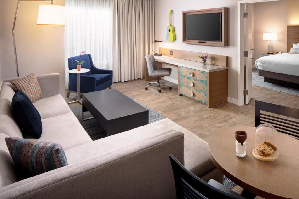 Hotel Indigo Gainesville-Celebration Pointe photo