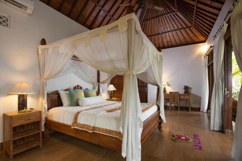 Secluded Jungle Villa photo
