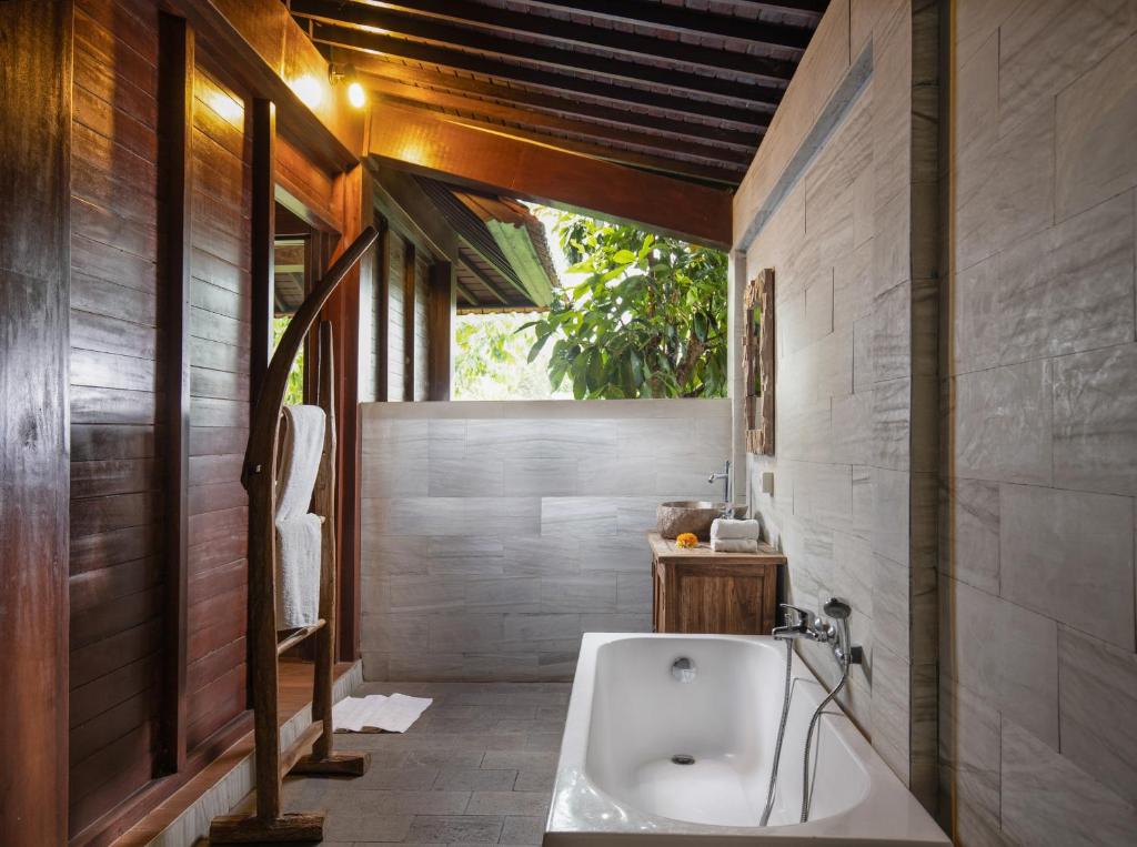 Secluded Jungle Villa photo