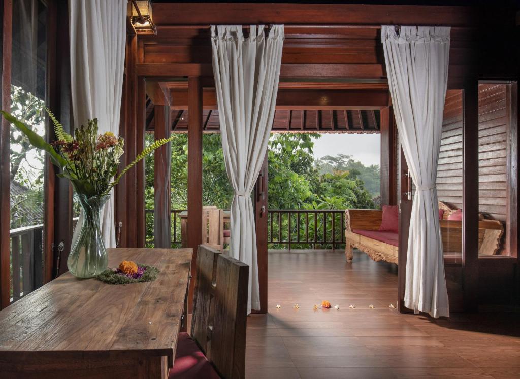 Secluded Jungle Villa photo