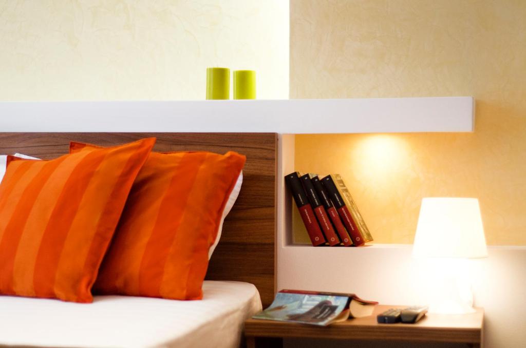 6 Apartments — Hotel in Predeal
