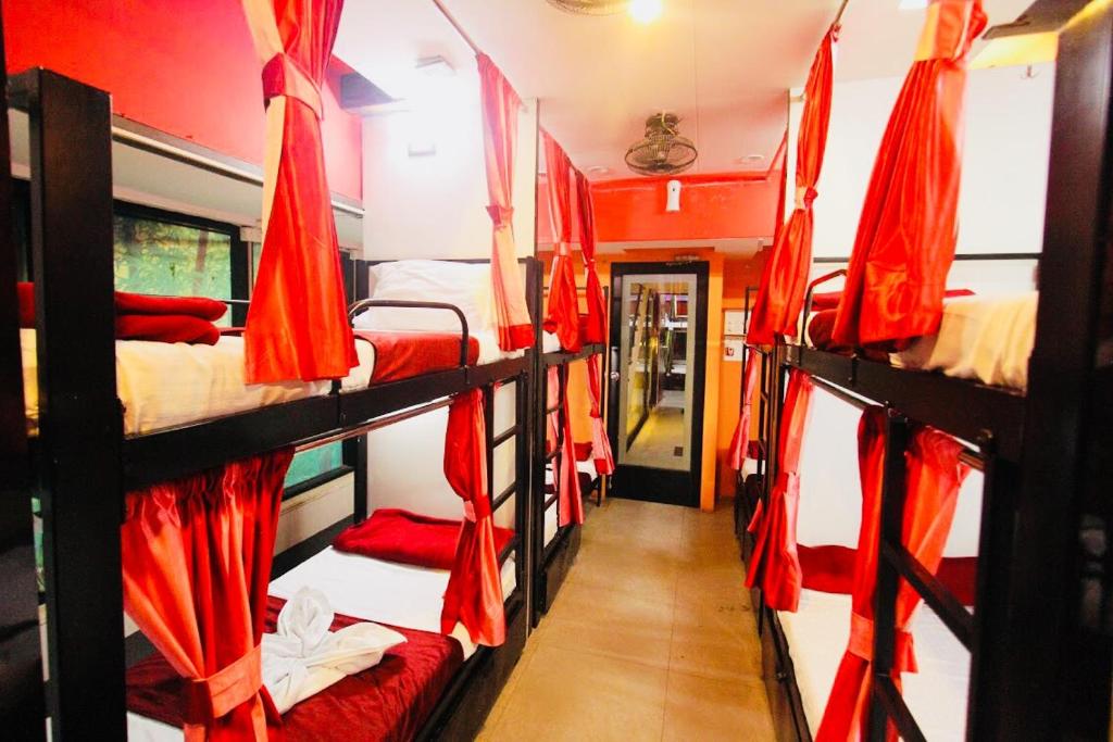 Town Hostel Mumbai - AC Dormitory photo