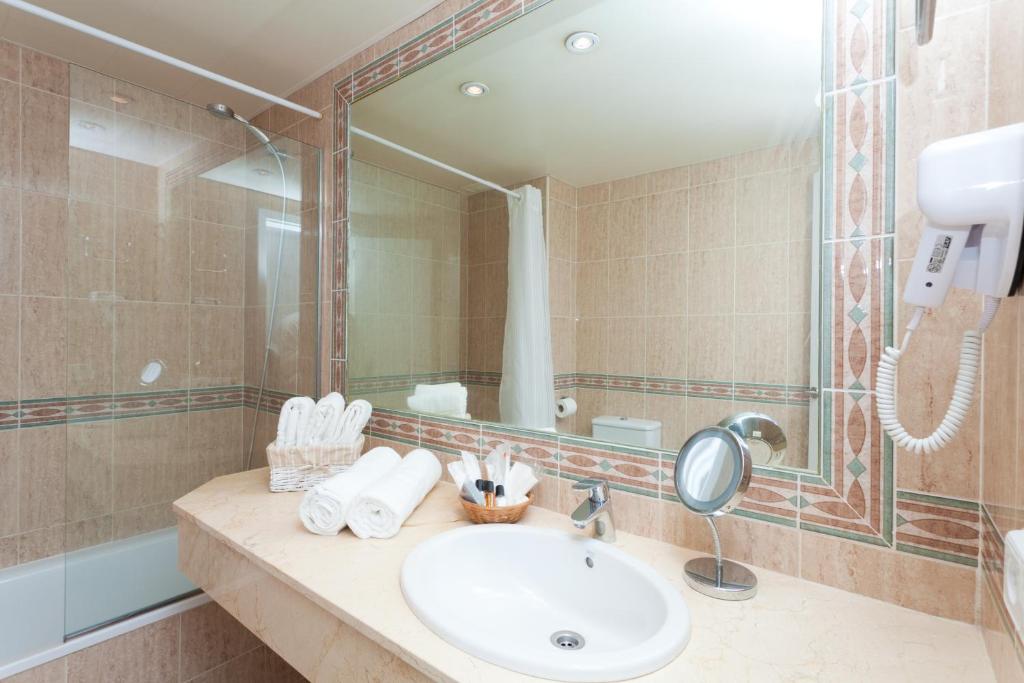 FERGUS Style Cala Blanca Suites — Hotel rooms in Santa Ponca, Balearic Islands