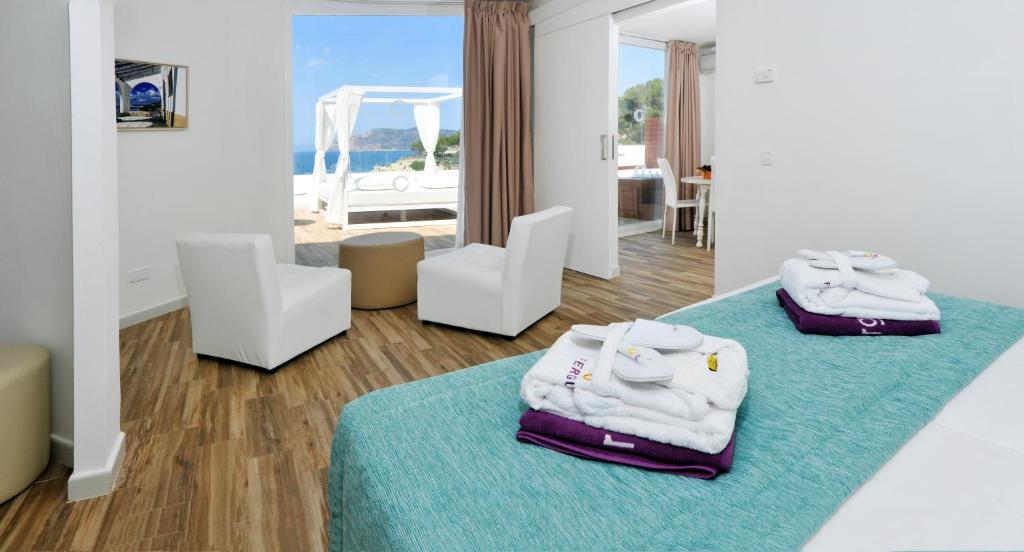 FERGUS Style Cala Blanca Suites — Hotel rooms in Santa Ponca, Balearic Islands