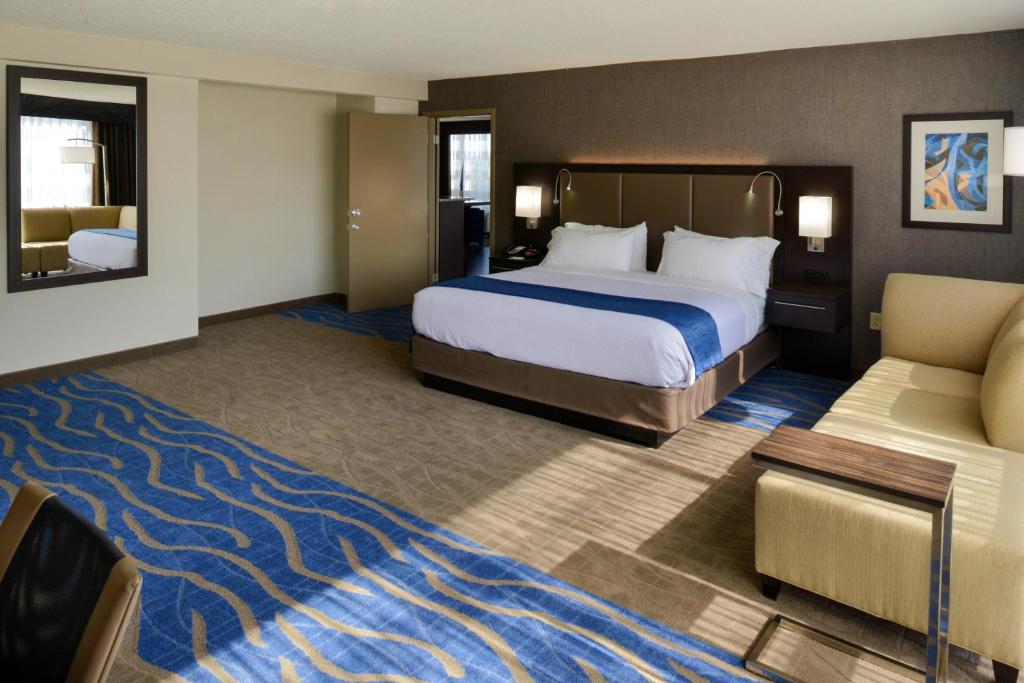 Holiday Inn St. Louis - Downtown Convention Center Photo 13