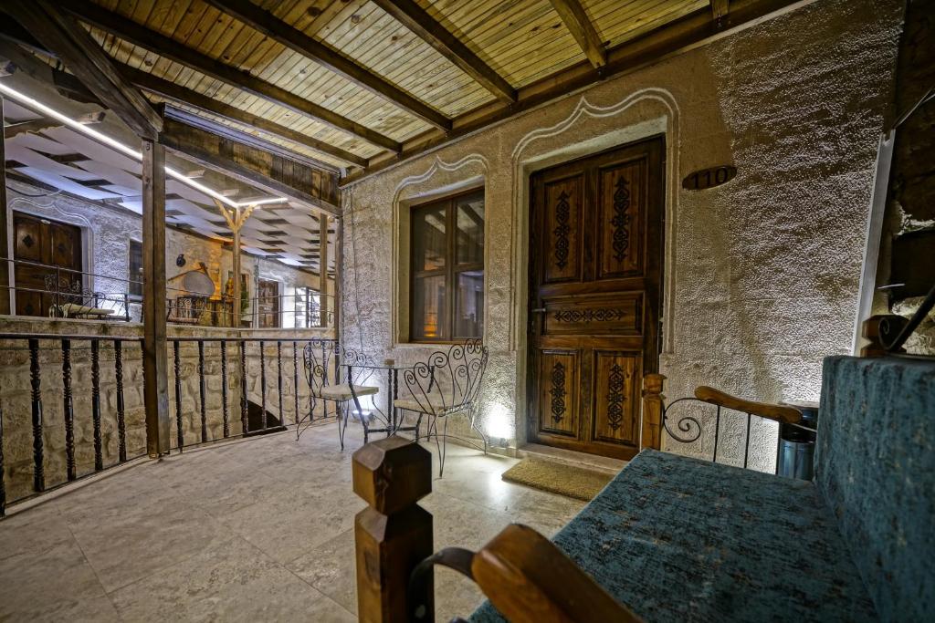 Emit Cave Hotel photo