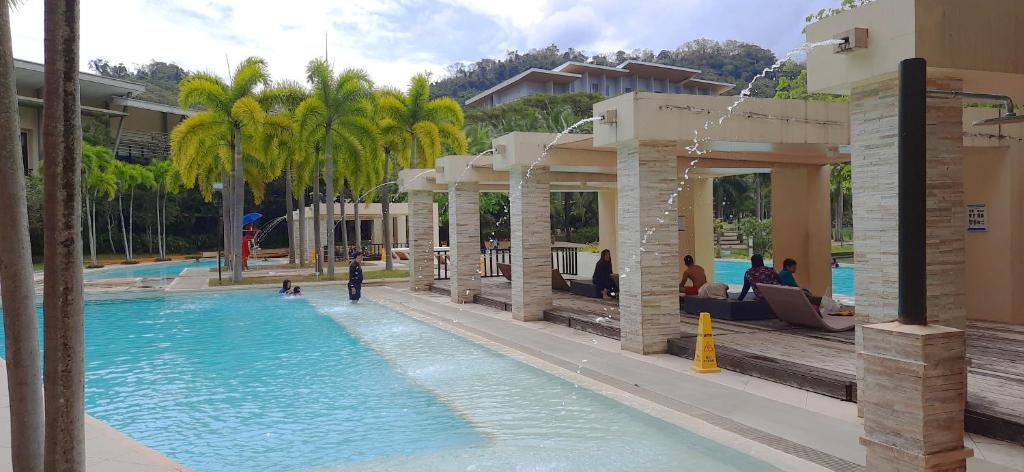 Pico de Loro Jacana B photo